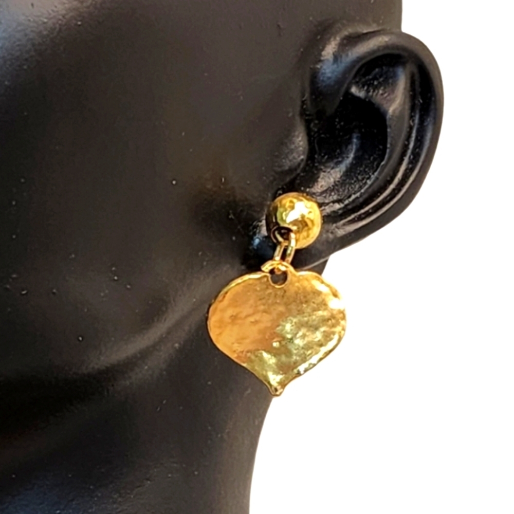 HERVÉ VAN DER STRAETEN SIGNED HAMMERED GOLD PLATED HEART DROP EARRINGS RARE PIER